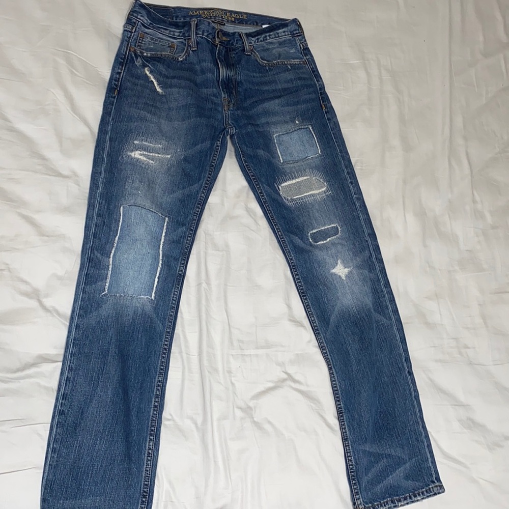 AMERICAN EAGLE dark wash distressed jean